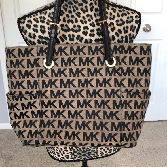 Michael Kors Handbags - Michael Kors pocket tote bag with multiple pockets